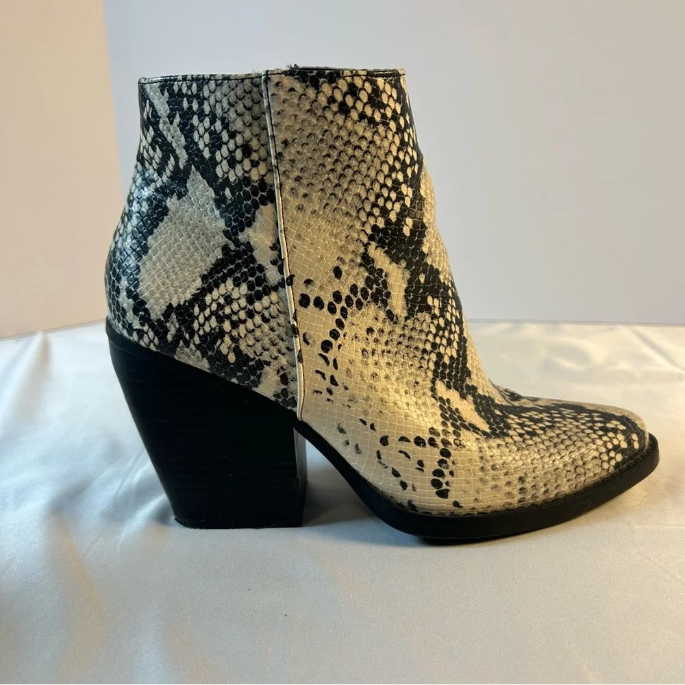 Madden Girl, Black & Cream Snake-Print Ankle Booties, Western Cowgirl‎ Size 7 M